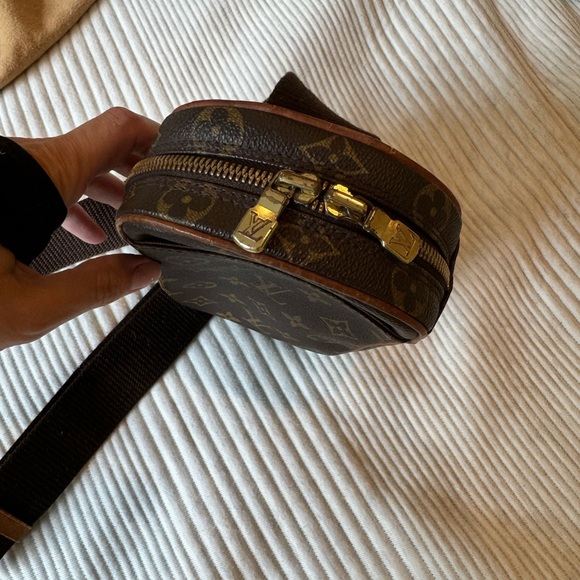 *SOLD* Louis Vuitton Gange sling bag - Picture 3 of 8